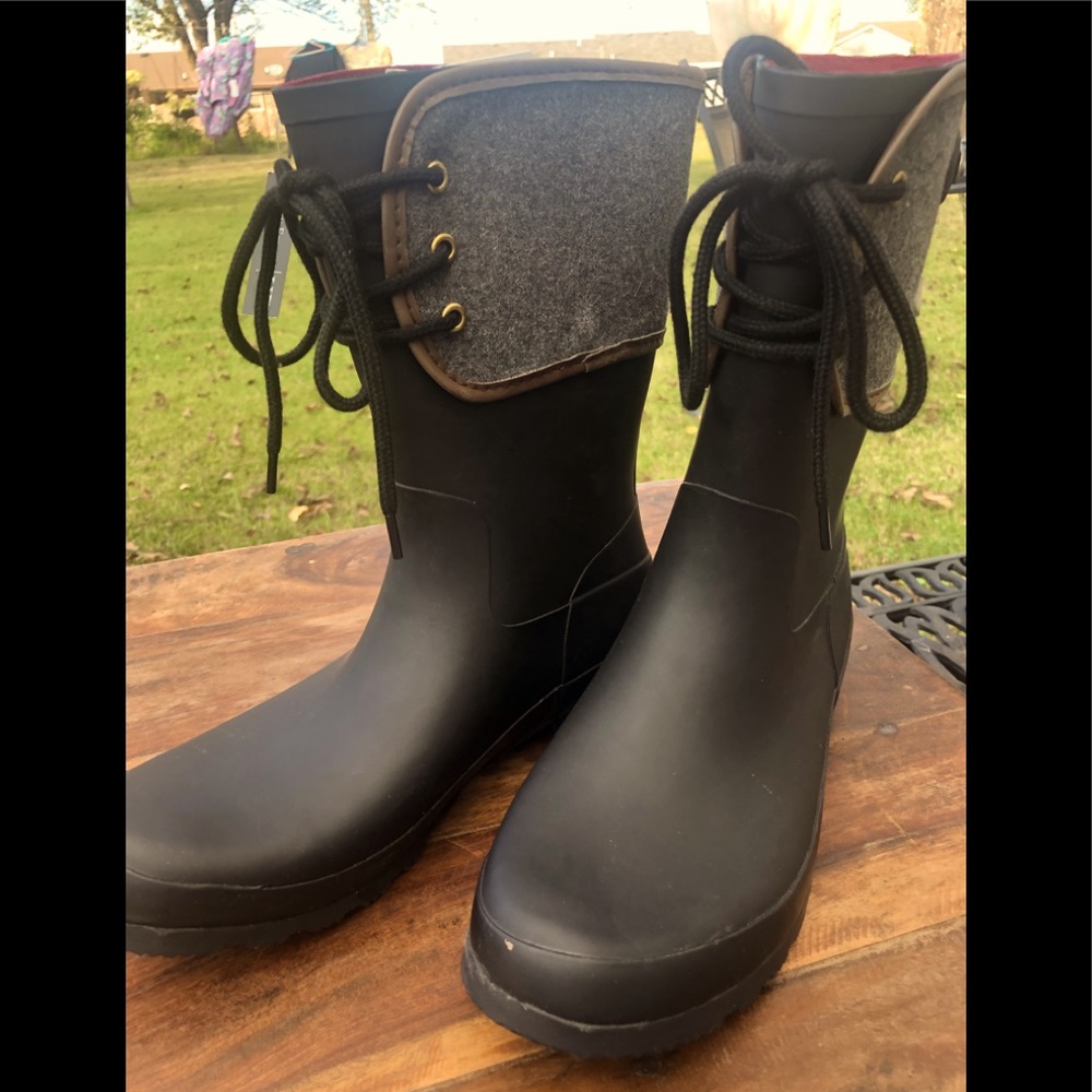 Henry Ferrera size 10 all weather boots! NWT